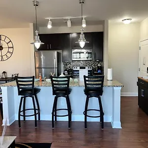 Serene **uptown** 2br/2ba Apartment